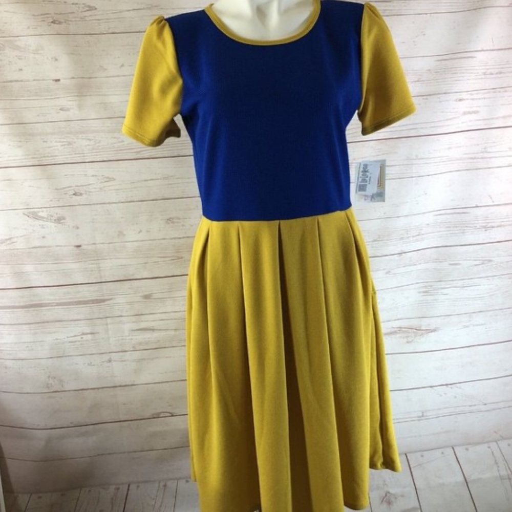 LulaRoe Amelia Snow White dress size small. Perfect for Octoberfest or Disney
